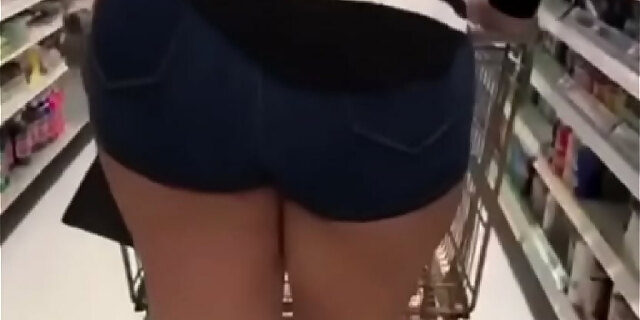 ass,big ass,shorts,tall,voyeur